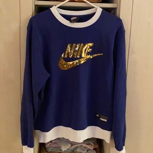 Nike sweatshirt, gold logo